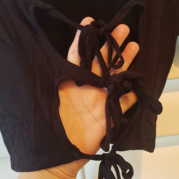 EASTNWEST LABEL crop top - Picture 3 of 4